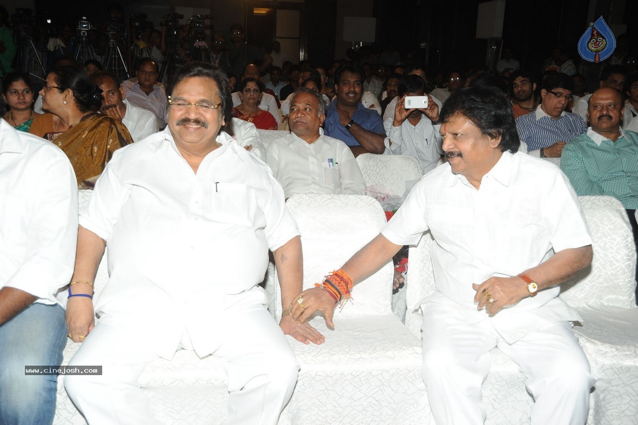 Vishwa Vijetha Vijayagadha Book Launch - 122 / 145 photos