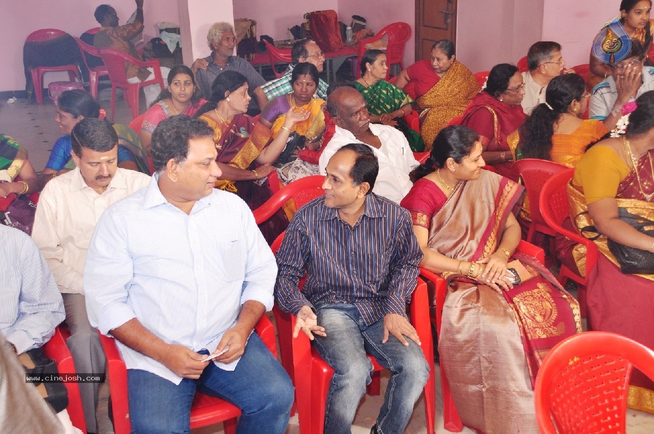 VP Mani Daughter Gayathiri Wedding Photos - 10 / 32 photos