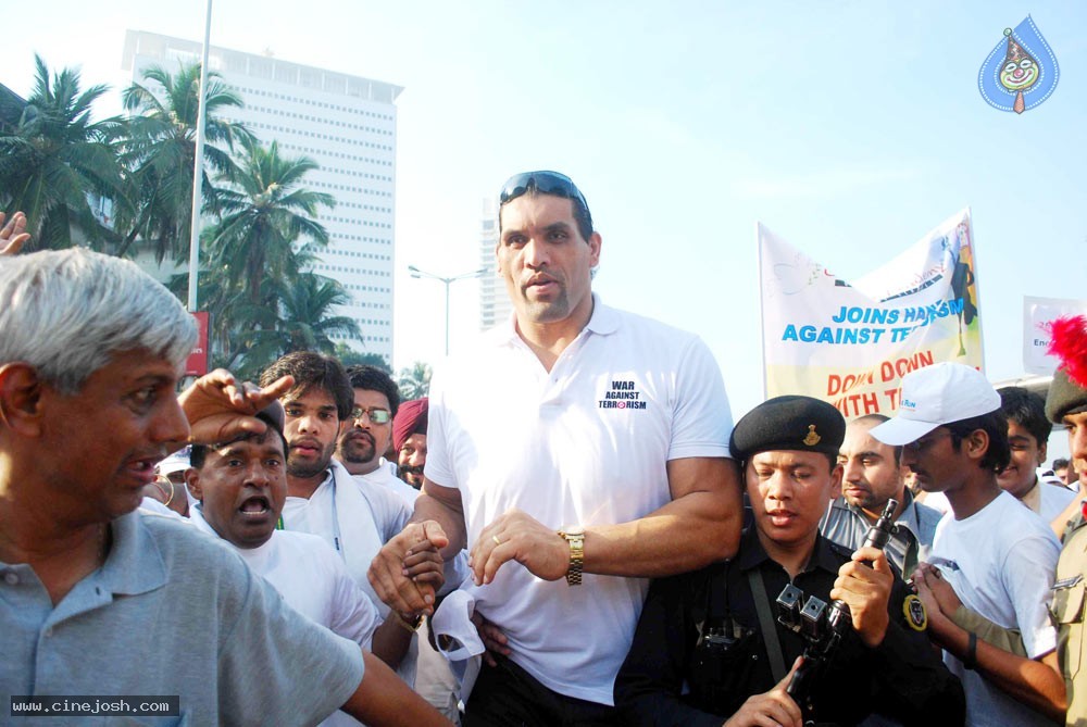 WWE Wrestler Khali at Peace Run in Mumbai - 6 / 11 photos