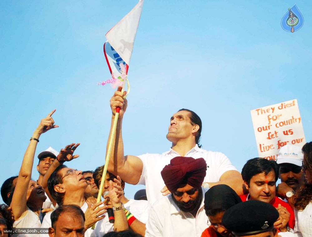 WWE Wrestler Khali at Peace Run in Mumbai - 10 / 11 photos