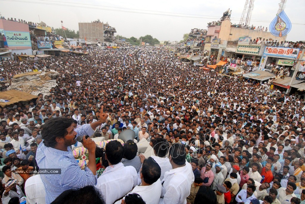 Ys Vijayamma Bi Elections Tour - 9 / 22 photos