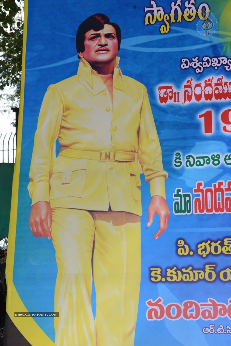 YVS Chowdary Visits NTR Ghat - 7 / 52 photos
