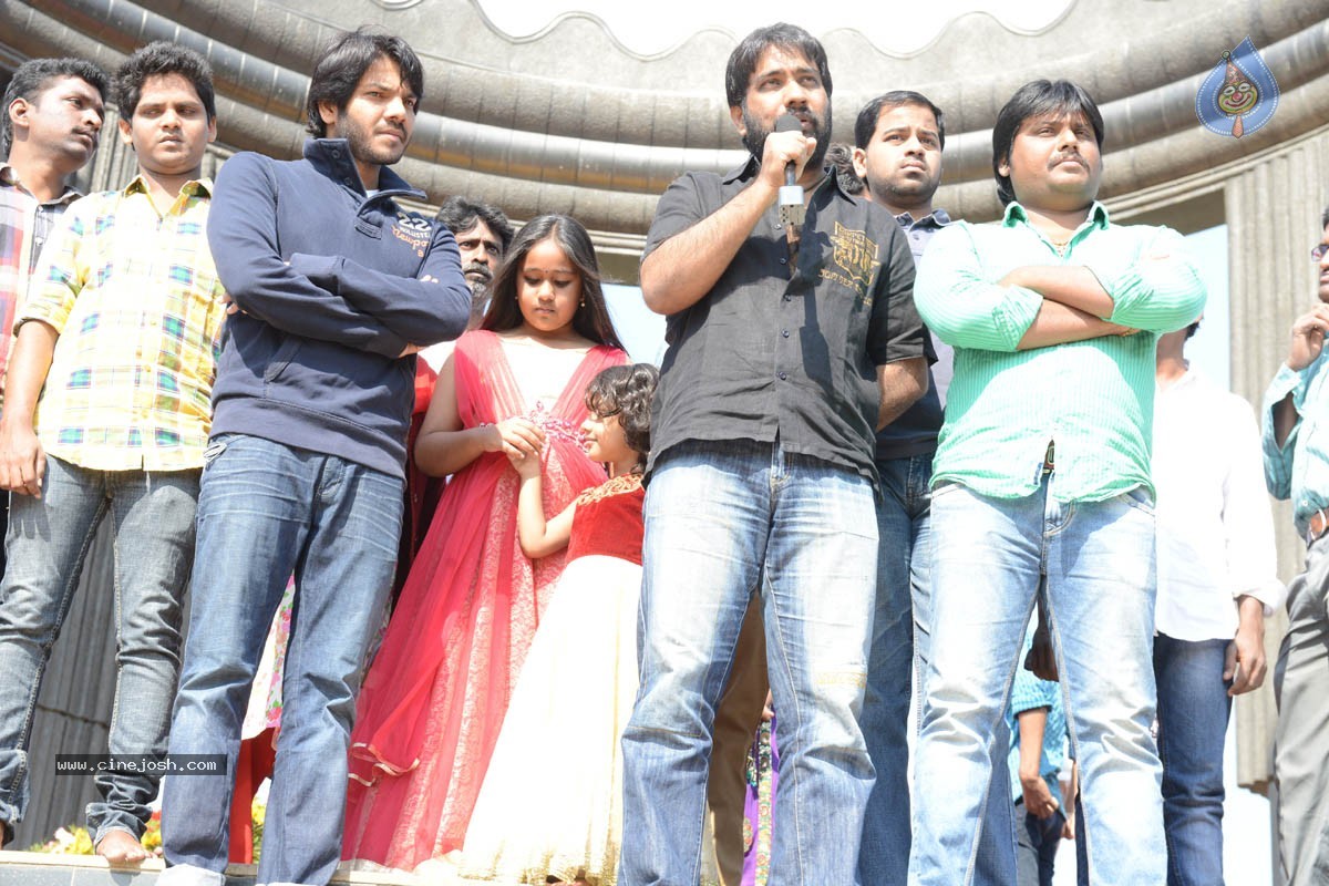 YVS Chowdary Visits NTR Ghat - 15 / 52 photos