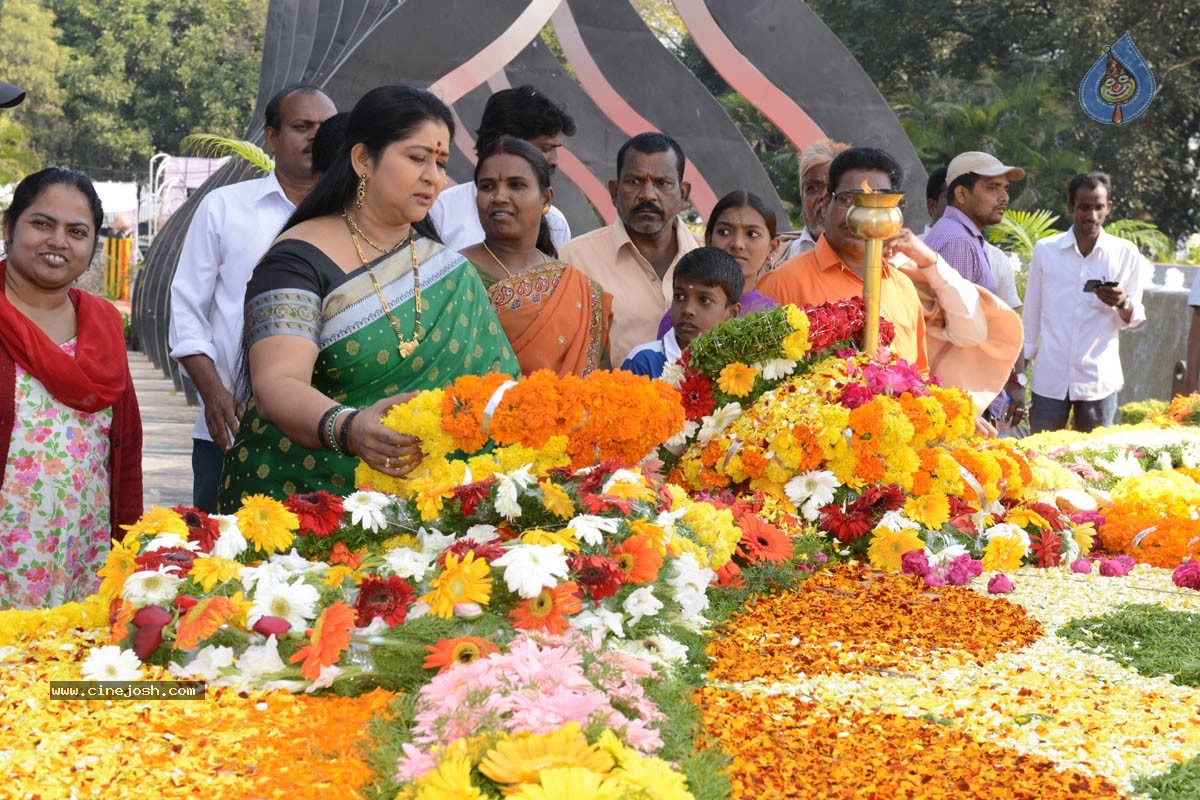 YVS Chowdary Visits NTR Ghat - 19 / 52 photos