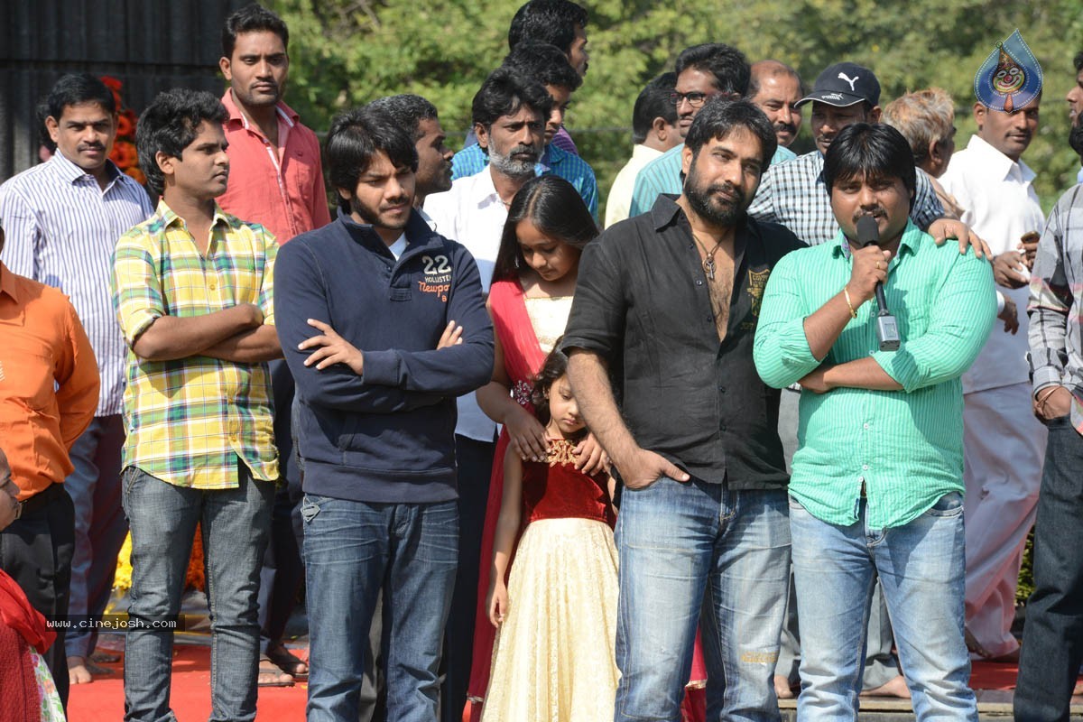 YVS Chowdary Visits NTR Ghat - 25 / 52 photos