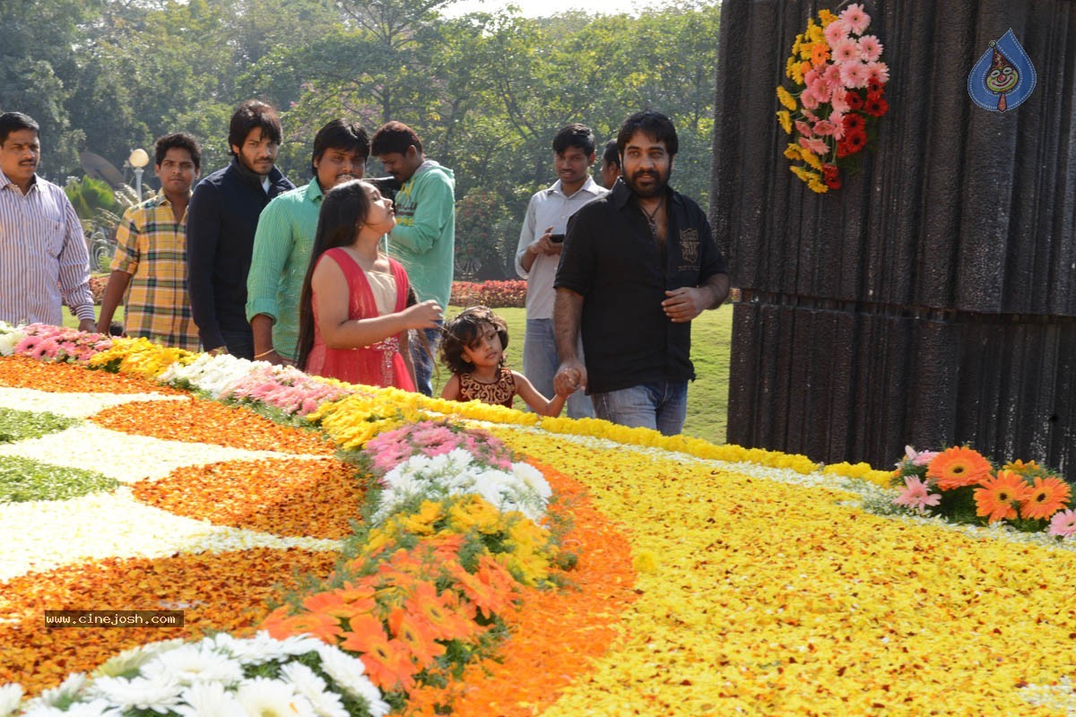 YVS Chowdary Visits NTR Ghat - 32 / 52 photos