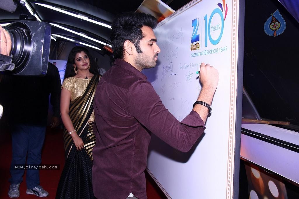 Zee 10 Years Celebrations Red Carpet - 17 / 17 photos