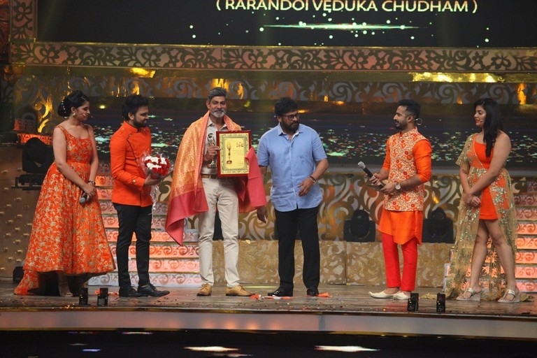 Zee Telugu Golden Awards 2017 - 12 / 55 photos