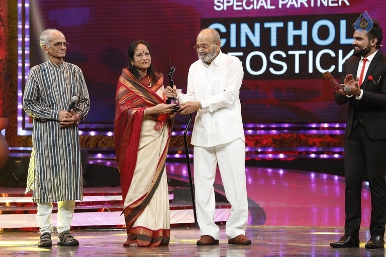 Zee Tv Apsara Award Stills - 12 / 61 photos