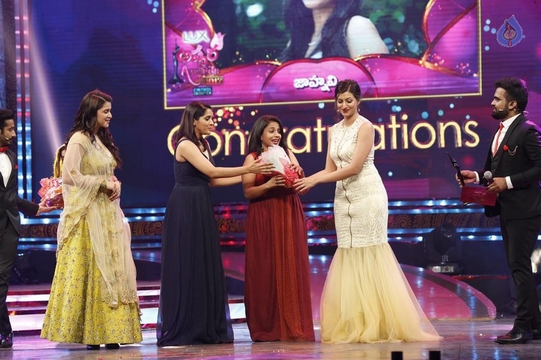 Zee Tv Apsara Award Stills - 14 / 61 photos