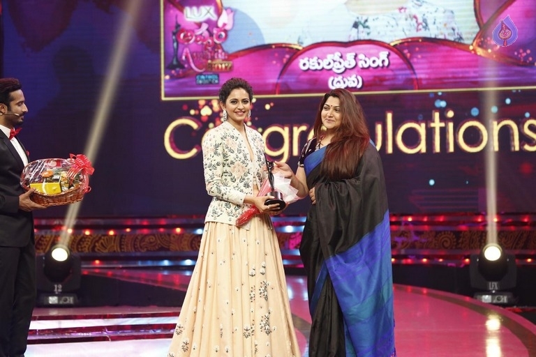 Zee Tv Apsara Award Stills - 17 / 61 photos