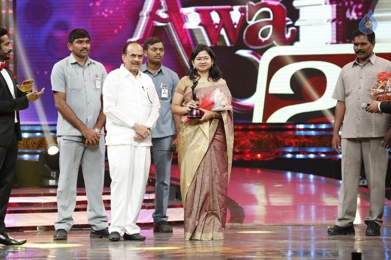 Zee Tv Apsara Award Stills - 19 / 61 photos