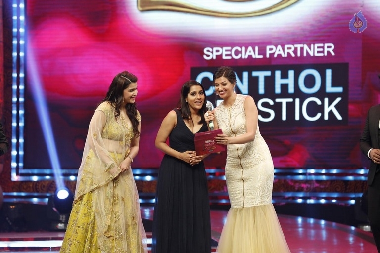 Zee Tv Apsara Award Stills - 20 / 61 photos