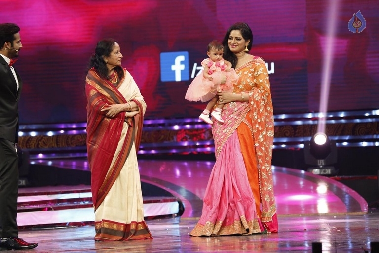 Zee Tv Apsara Award Stills Photo 24 of 61