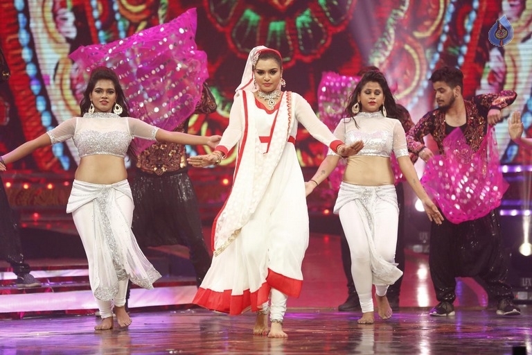 Zee Tv Apsara Award Stills - 30 / 61 photos
