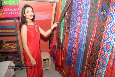 Actress Sahithi Jadi Inaugurates Pochampally IKAT Art Mela - 10 of 15
