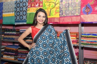 Actress Sahithi Jadi Inaugurates Pochampally IKAT Art Mela - 13 of 15