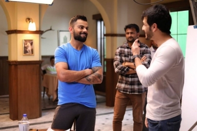 Akhil Meets Virat Kohli In Annapurna Studios - 5 of 6