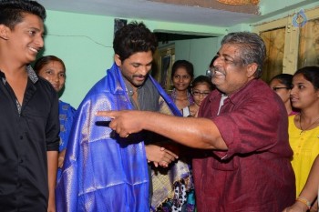 Allu Arjun at Greater Mega Fans President House - 14 of 21