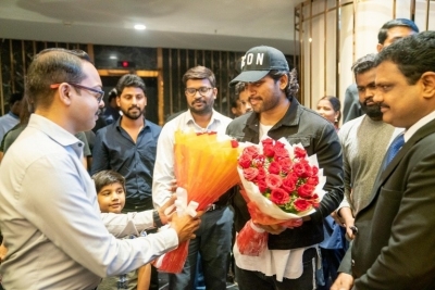 Allu Arjun Family Watching Sye Raa Movie - 4 of 4