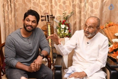 Allu Arjun Meets K Viswanath - 3 of 9