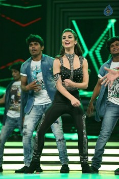 Amy Jackson Dance at Filmfare Awards  - 22 of 42