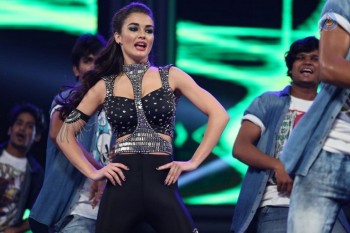 Amy Jackson Dance at Filmfare Awards  - 26 of 42
