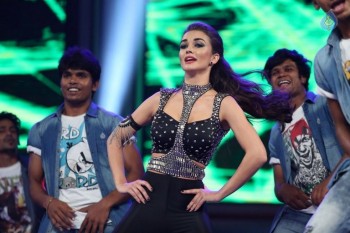 Amy Jackson Dance at Filmfare Awards  - 28 of 42