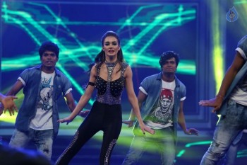 Amy Jackson Dance at Filmfare Awards  - 32 of 42