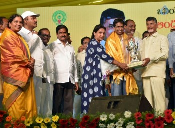 AP CM Felicitates PV Sindhu Photos - 1 of 17