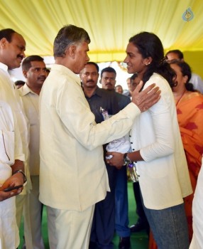 AP CM Felicitates PV Sindhu Photos - 6 of 17