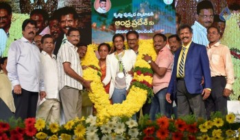 AP CM Felicitates PV Sindhu Photos - 9 of 17