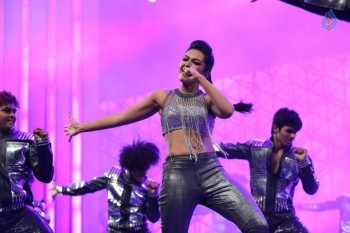 Catherine Tresa Dance at Filmfare Awards - 25 of 42