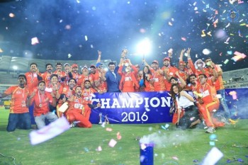 CCL 6 Karnataka Bulldozers Vs Telugu Warriors Final Match Photos - 113 of 122