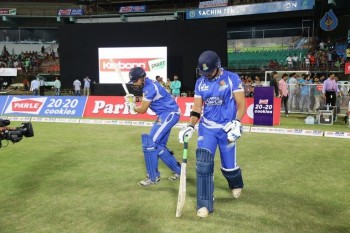 CCL 6 Kerala Strikers Vs Karnataka Bulldozers Match Photos - 30 of 51