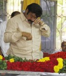 Celebrities Pay Tributes to Bapu - 7 of 17