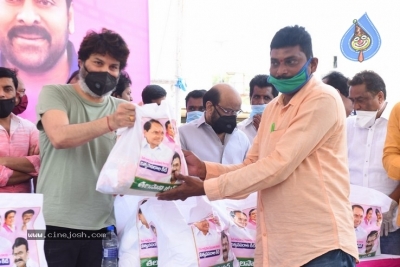 Celebs Distributes Grocery Kits - 27 of 39