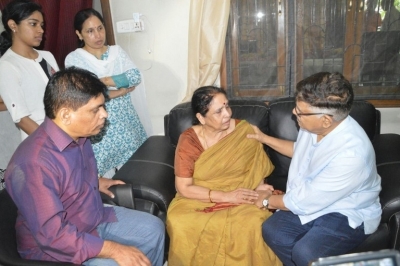 Chiranjeevi And Allu Aravind Has Paid Tribute To Nandagopal - 8 of 21