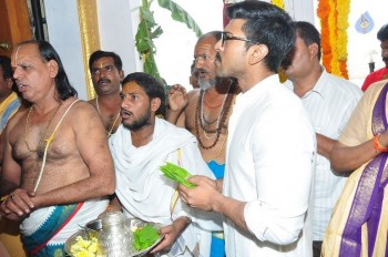 Chiranjeevi Birthday Special Pooja at Film Nagar Temple - 46 of 72