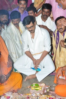 Chiranjeevi Birthday Special Pooja at Film Nagar Temple - 58 of 72