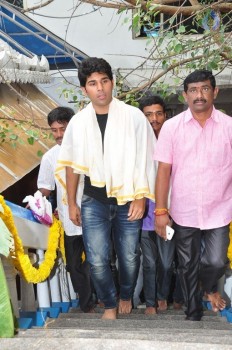 Chiranjeevi Birthday Special Pooja at Film Nagar Temple - 65 of 72