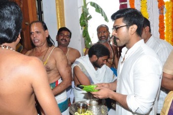 Chiranjeevi Birthday Special Pooja at Film Nagar Temple - 66 of 72