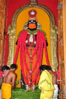 Chiranjeevi Family at Film Nagar Hanuman Temple - 9 of 42