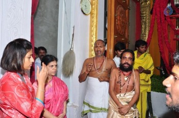 Chiranjeevi Family at Film Nagar Hanuman Temple - 18 of 42