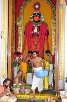 Chiranjeevi Family at Film Nagar Hanuman Temple - 20 of 42