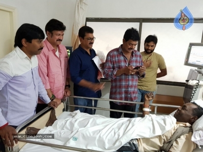 Chiranjeevi Helps Gundu Hanumantha Rao and Potti Veerayya - 2 of 4