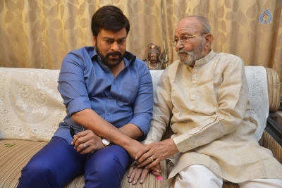 Chiranjeevi Meets K Viswanath - 1 of 18