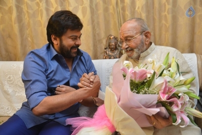 Chiranjeevi Meets K Viswanath - 2 of 18