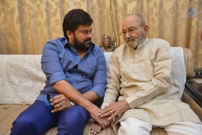 Chiranjeevi Meets K Viswanath - 5 of 18