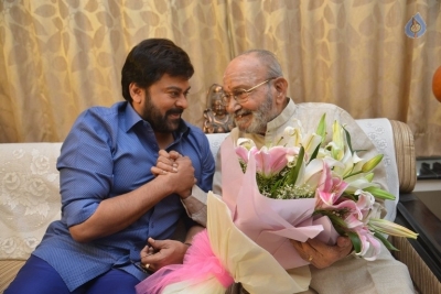 Chiranjeevi Meets K Viswanath - 7 of 18